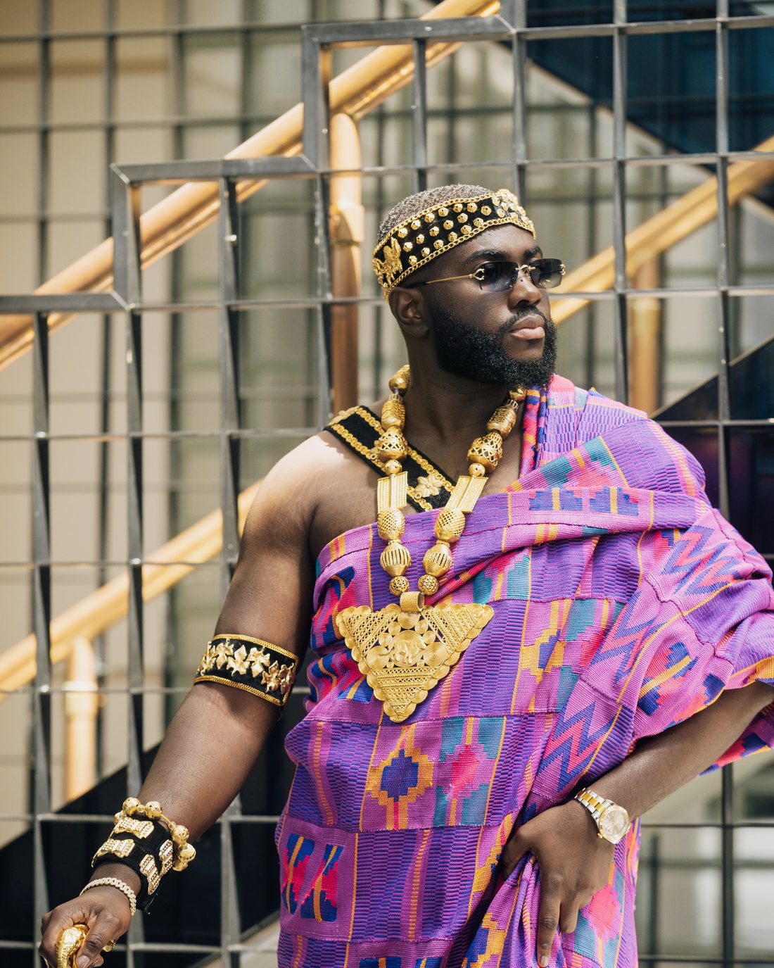 A groom in kente cloth and a gold crown